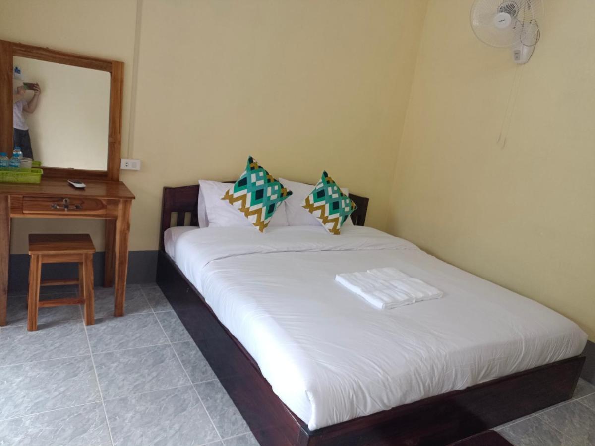 Khamphan Guesthouse Nong Khiaw Exterior photo