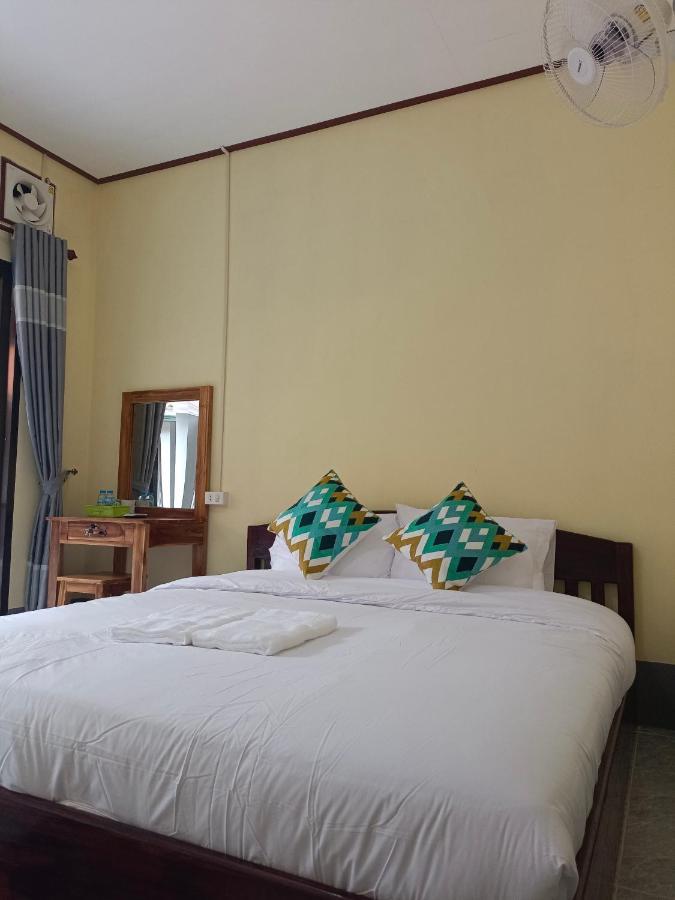 Khamphan Guesthouse Nong Khiaw Exterior photo